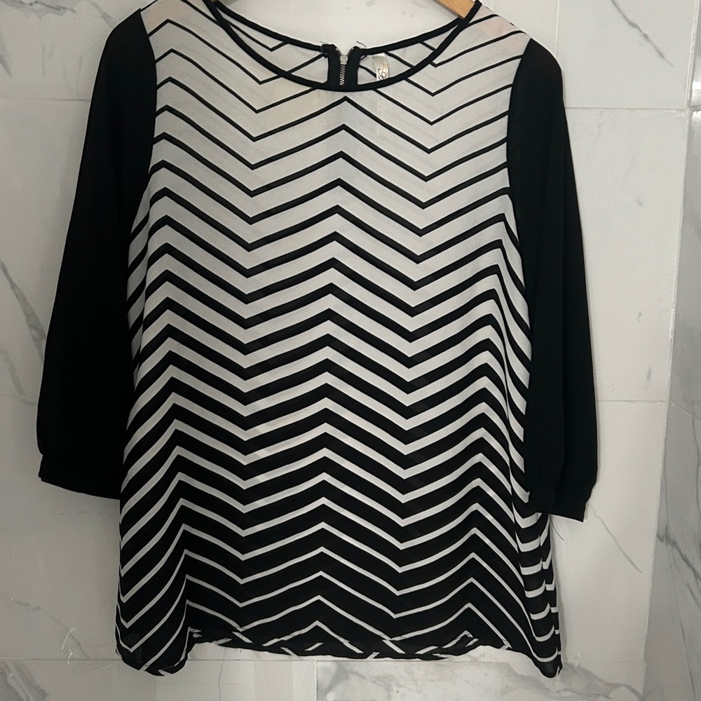 Black & White Chevron Stripe Blouse